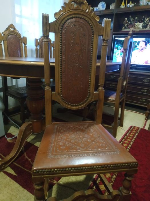 Mesa de jantar antiga