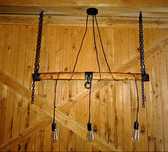 Lampa na łańcuchach - stary orczyk konny