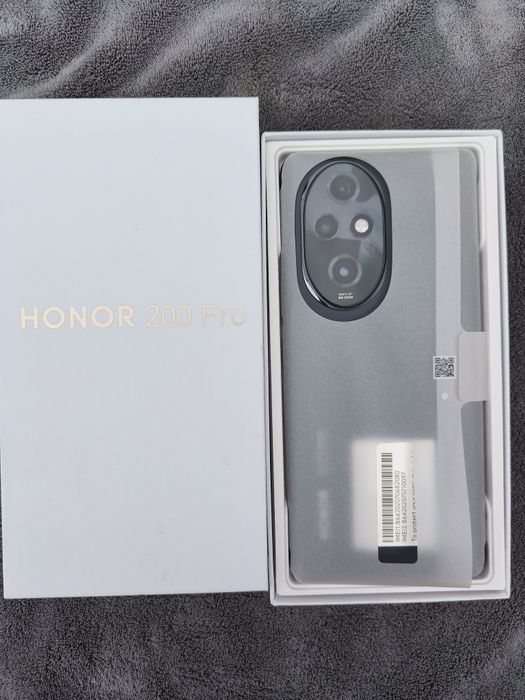 HONOR 200 Pro 12/512 Black Global version 
HONOR 200
