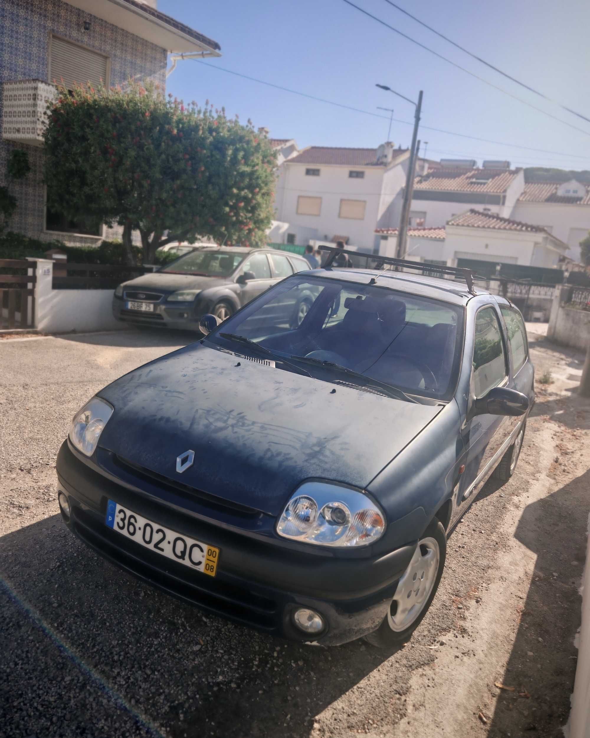 Renault Clio. 1.2 gasolina ano 2000