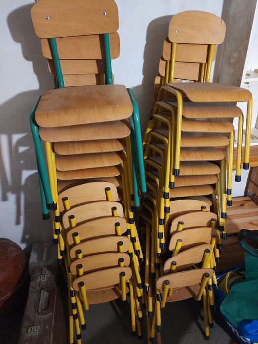 Krzesła przedszkolne Karolek 2, plus gratisy.