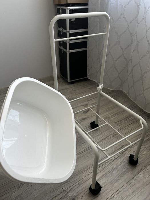 Brodzik do pedicure na kółkach