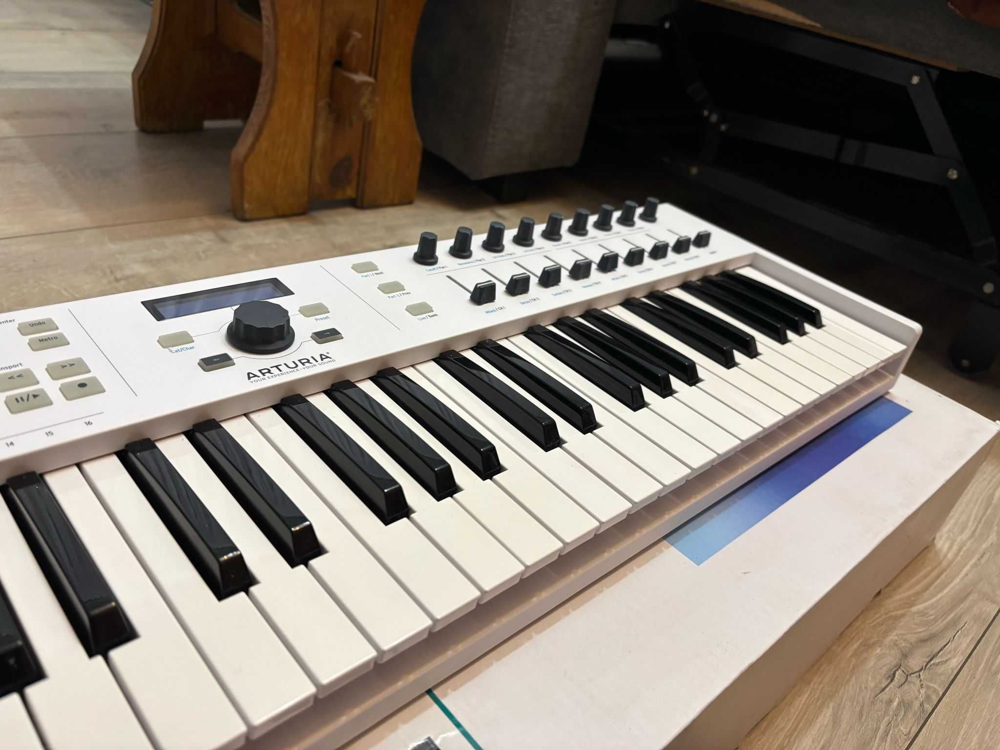 Klawiatura midi ARTURIA keylab essential 61 stan idealny OKAZJA