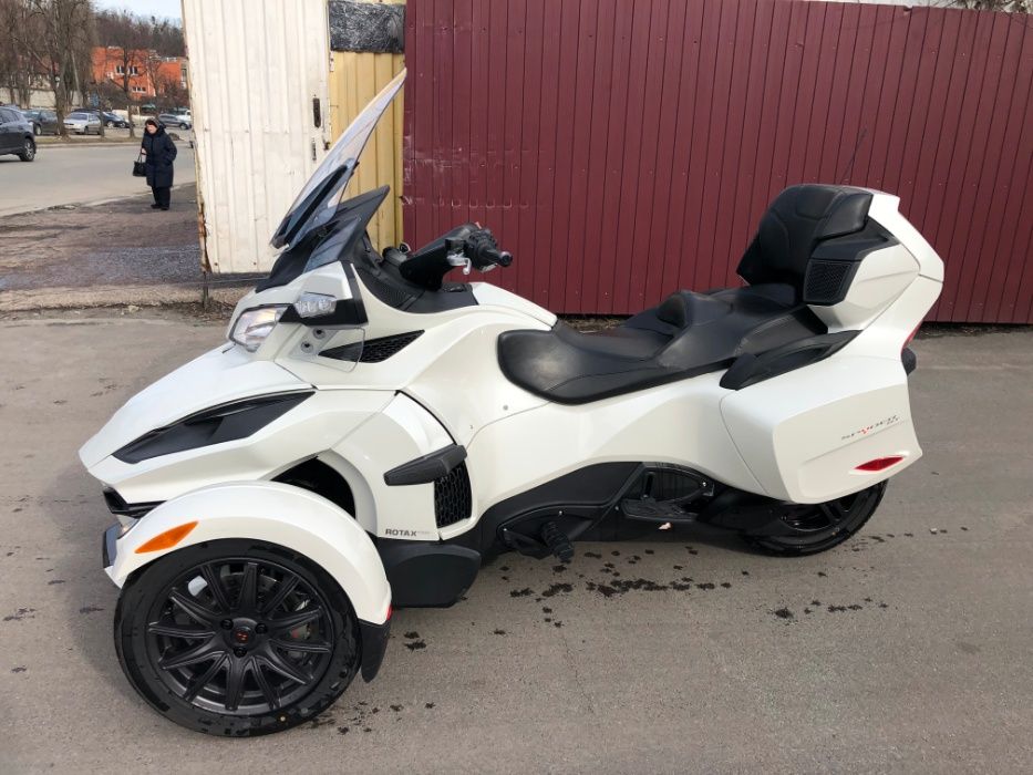 Трицикл Мотоцикл BRP CAN-AM Spyder RT 1330cc 2018 год 2200 км