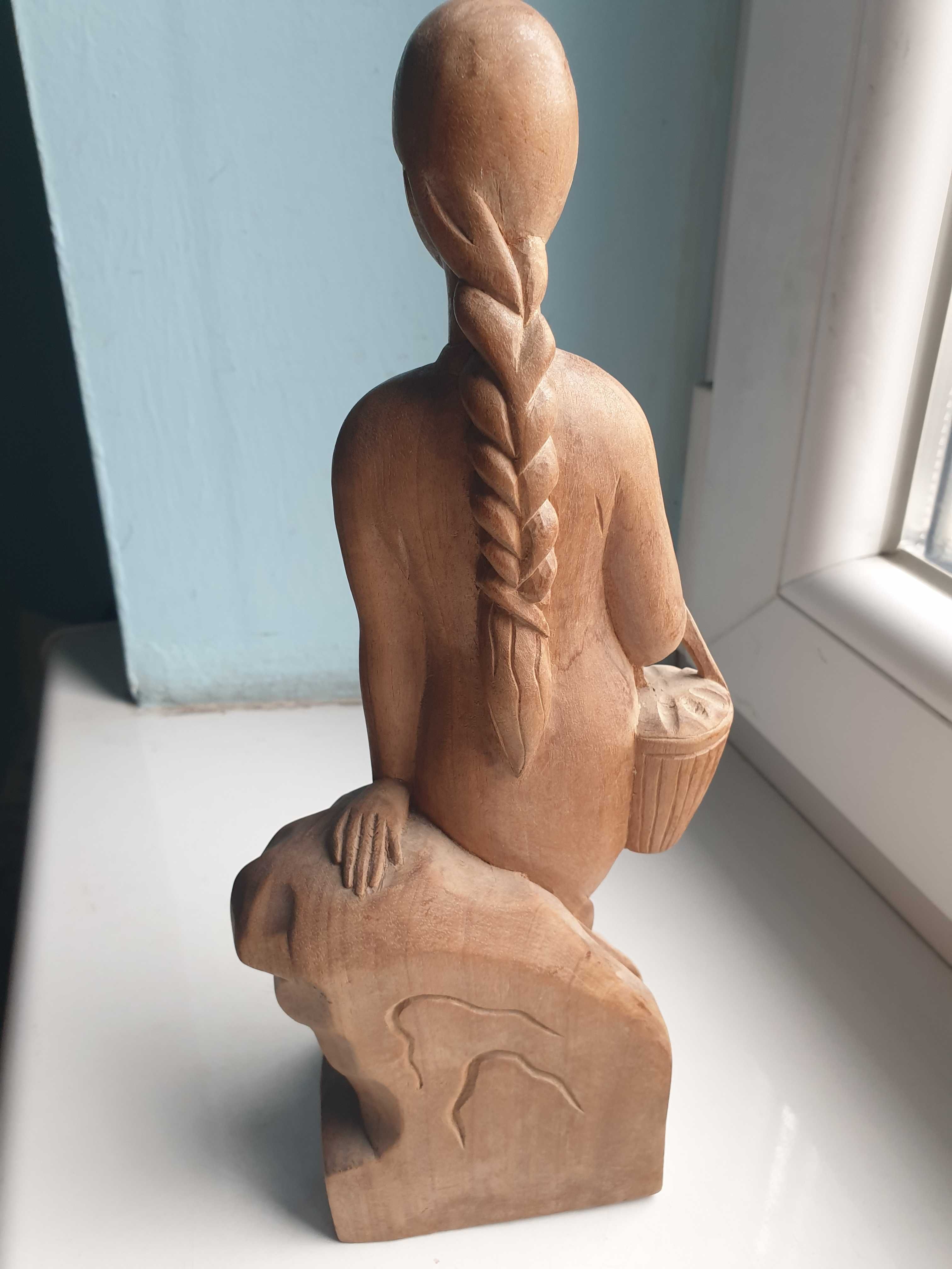 figurka drewniana Azjatka