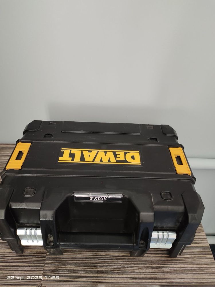 Лазерний рівень в кейсі з акумулятором 2 Аг DeWALT DCE089D1G