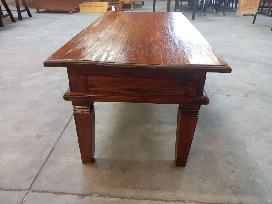 Antyczny stolik kawowy z trzema szuflada konsola mi