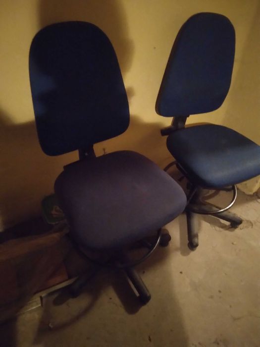 3 krzeselka obrotowe