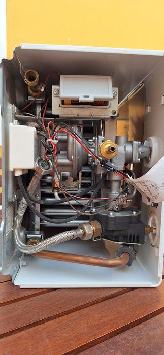 Esquentador Delta de 11 litros, usado.