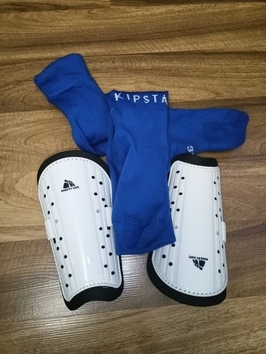 Ochraniacze nakolanniki piłka nożna r. S, skarpetki Kipsta