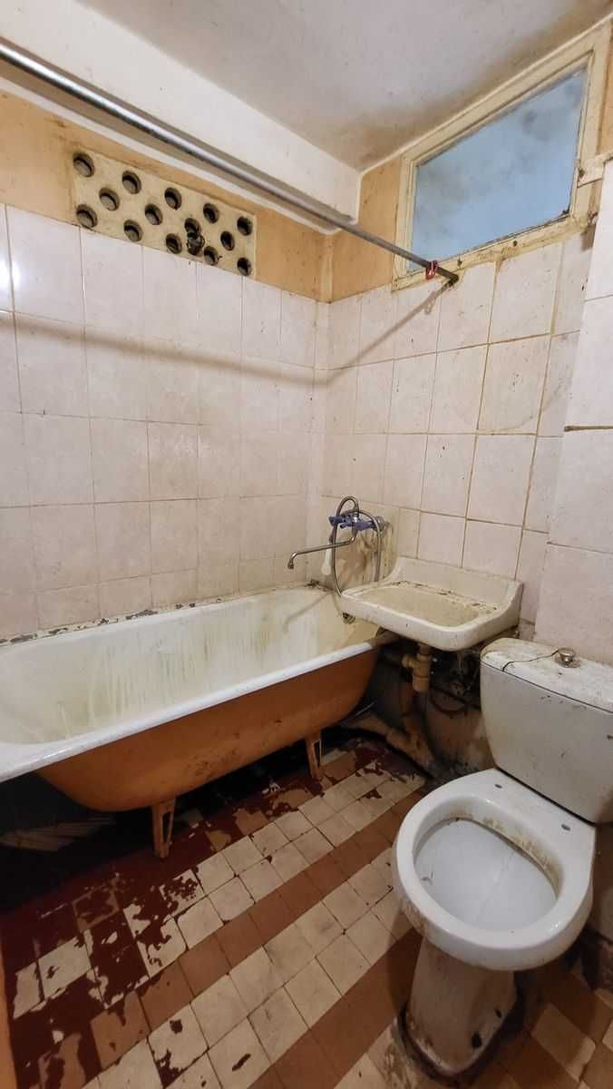 Продаж 1-к., Дарницька площа.