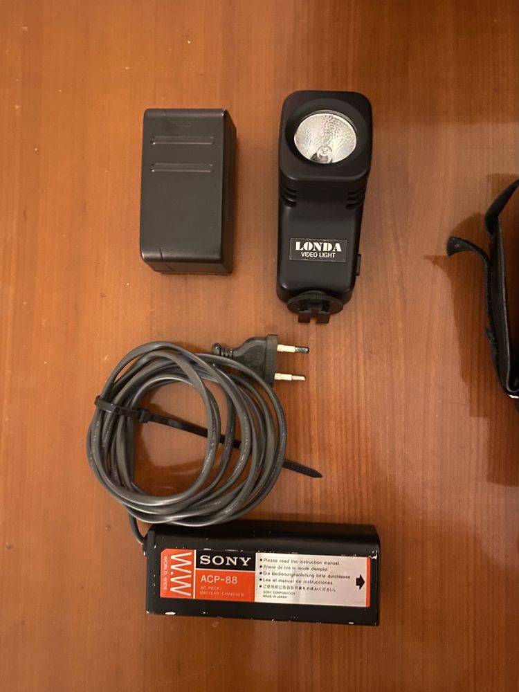 Sony CCD-V50E - Vintage Handycam 1987