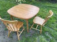 Stolik drewniany sosnowy z 2 krzesłami