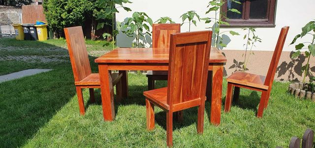 Stół z krzesłami z naturalnego drewna Mango