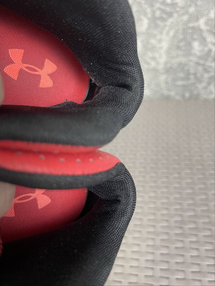 Under Armour Boys Jet кроссовки 38 размер баскетбольные красные