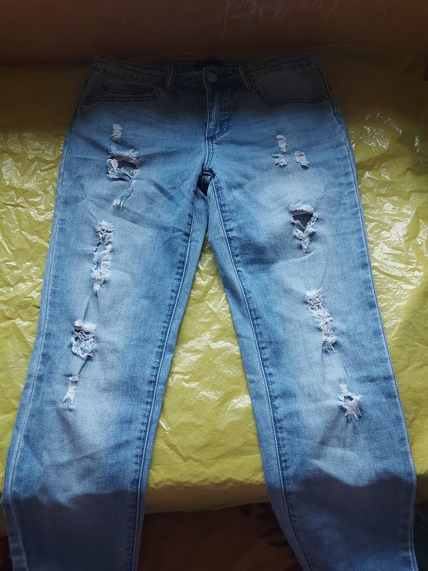 Spodnie jeans z dziurami damskie rozmiar M firma SISTERS