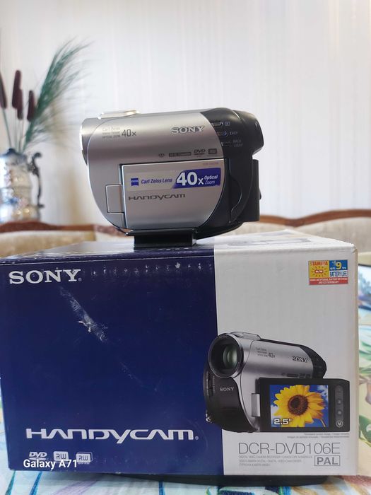 Відеокамера SONY DCR-DVD106E
