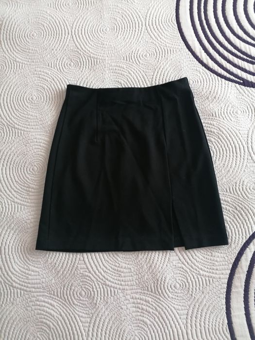 mini saia preta da stradivarius