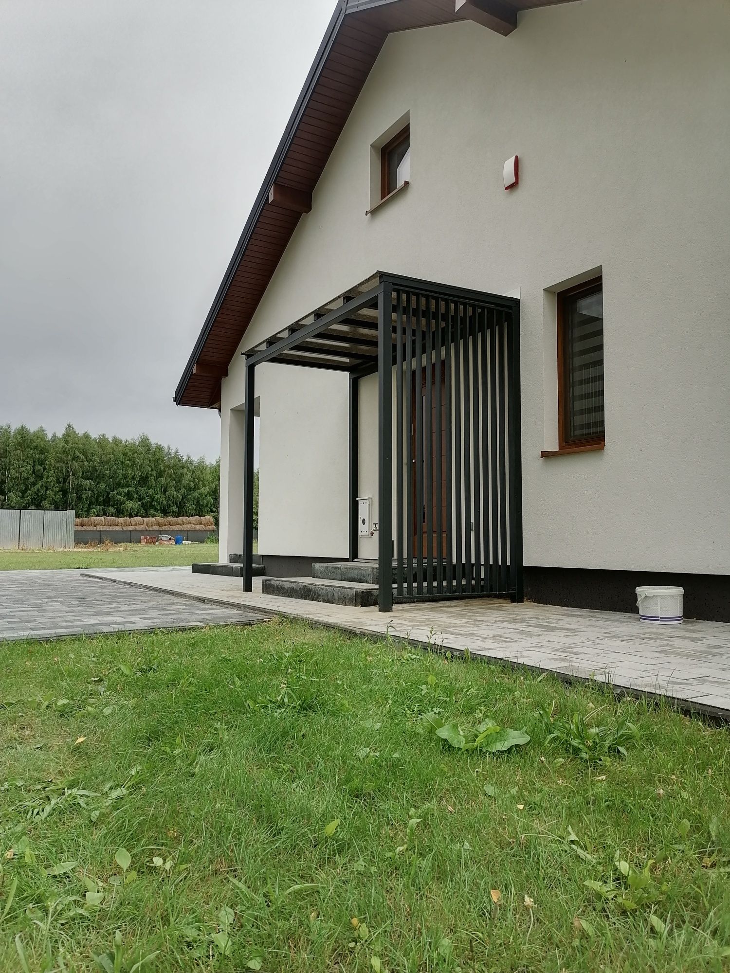 Daszek nad drzwi Zadaszenie lamelowe