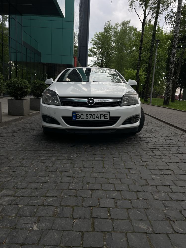 Opel Astra 2010 року