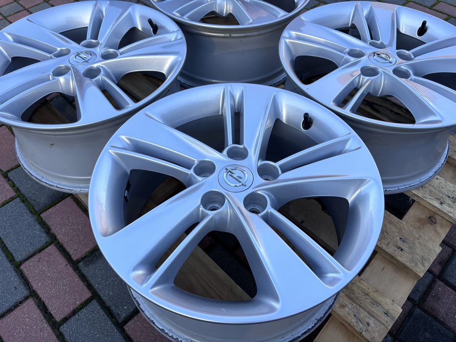Felgi Opel Insignia Astra Zafira 5x115 7,5Jx17 ET45 czujniki Antara