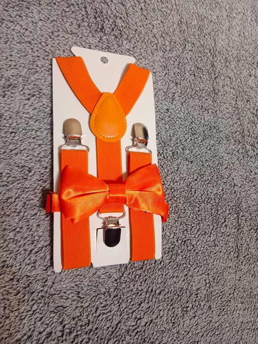 Modny Garnitur Z Podwiązką I Muszką, Paskiem Na Ramię