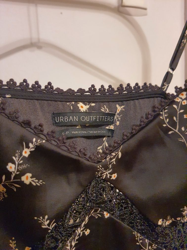 Sukienka Urban Outfitters S