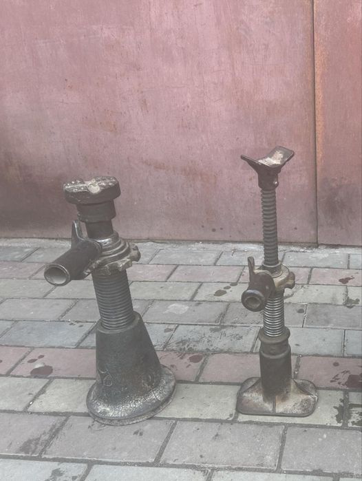 Домкрат механический