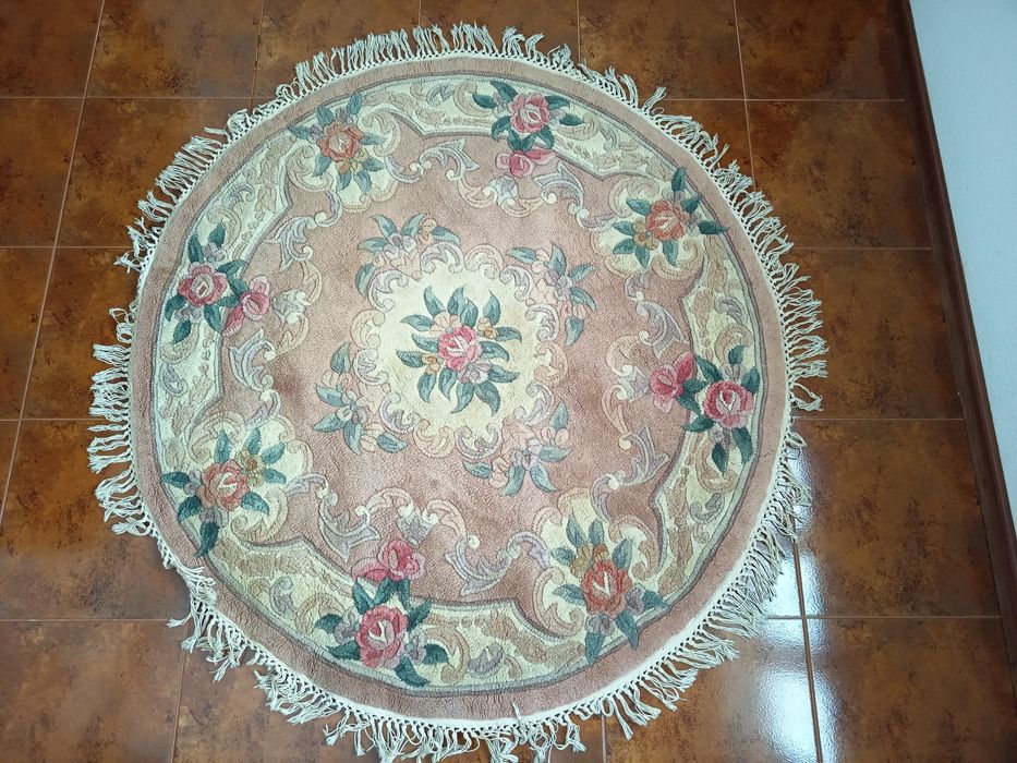 Carpete redonda com 1,8 metros de diâmetro