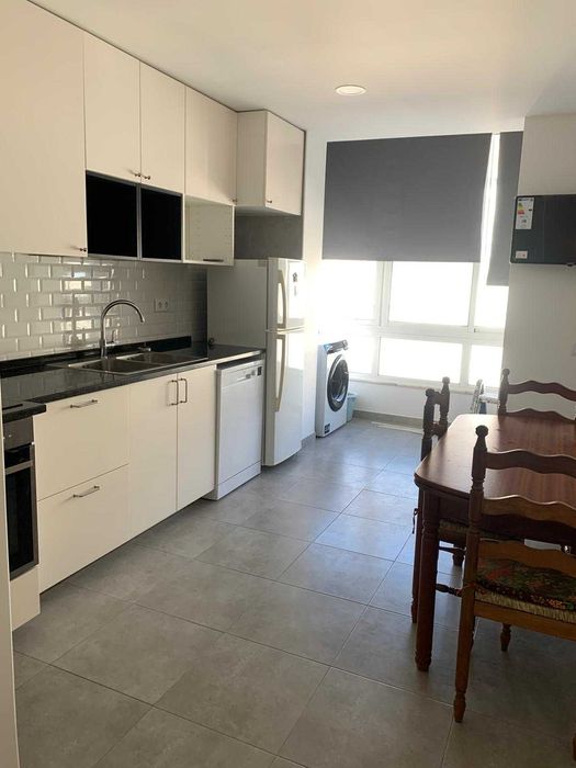 Alugo 3 quartos > Vila Chã - Barreiro