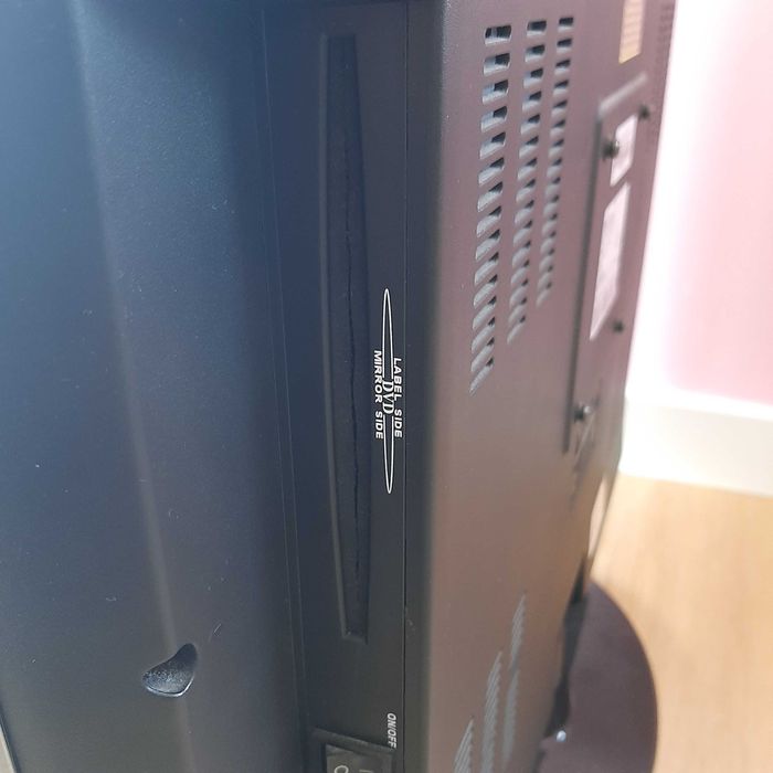 TV Mitsai 22" com leitor de DVD incorporado