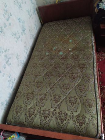 Кровать с матрасом односпальная полуторная СССР