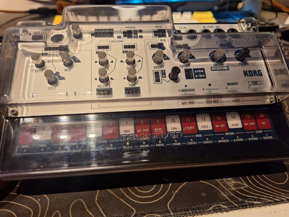 Korg Volca Keys e Modular sintetizador
