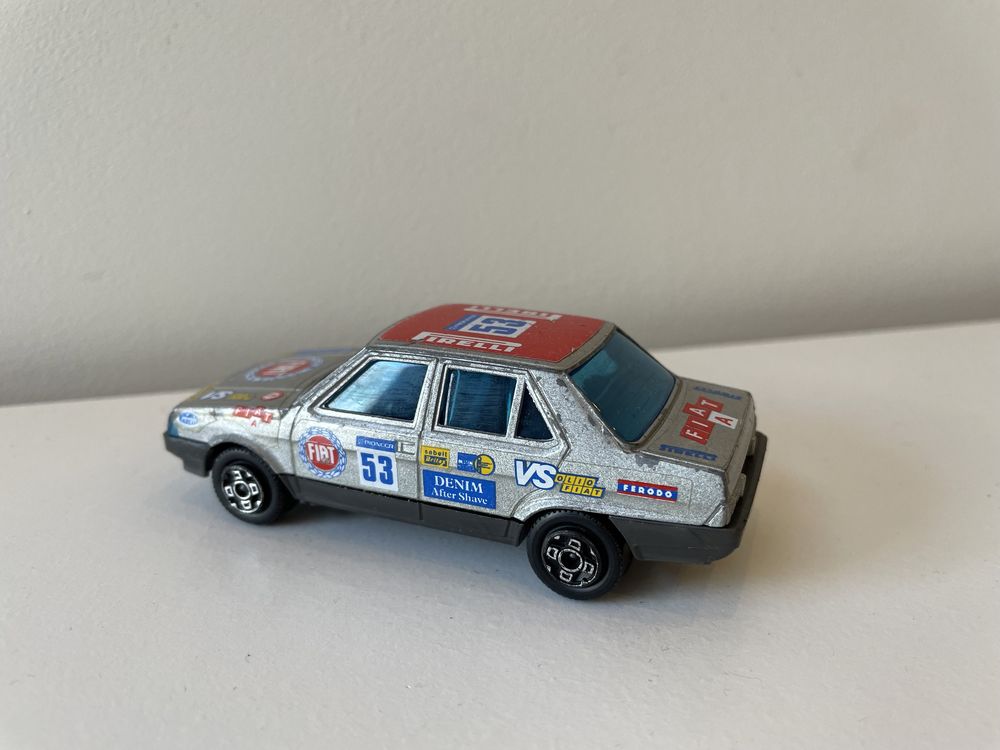 64. Model Fiat Regata 1:43 BBurago Burago