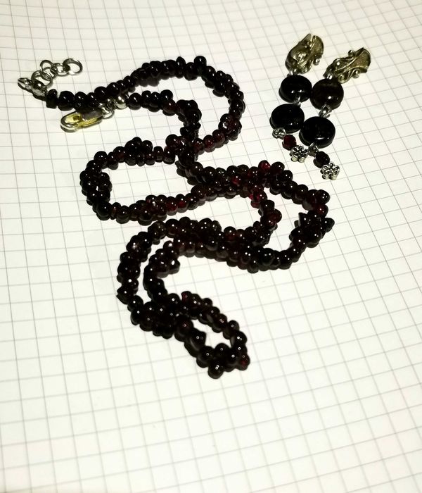 Гранатовые бусы и серьги