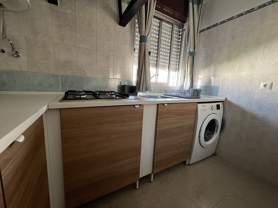 Quarto Partilhado a estrear para 3 Pessoas — Águas Livres, Amadora