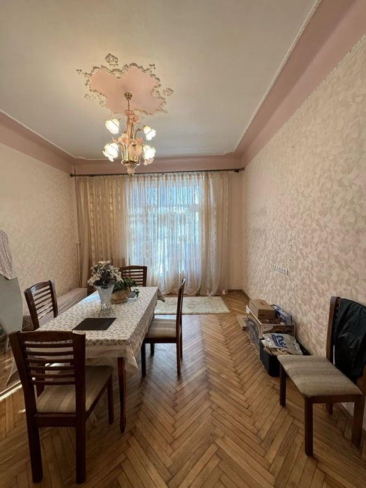 Продам 4-кімнатну квартиру в районі Держпрому (Центр)