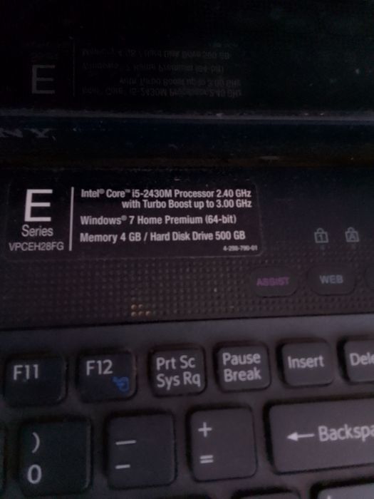Sprzedaję laptopa. Windows 11 500 gigabajtów.