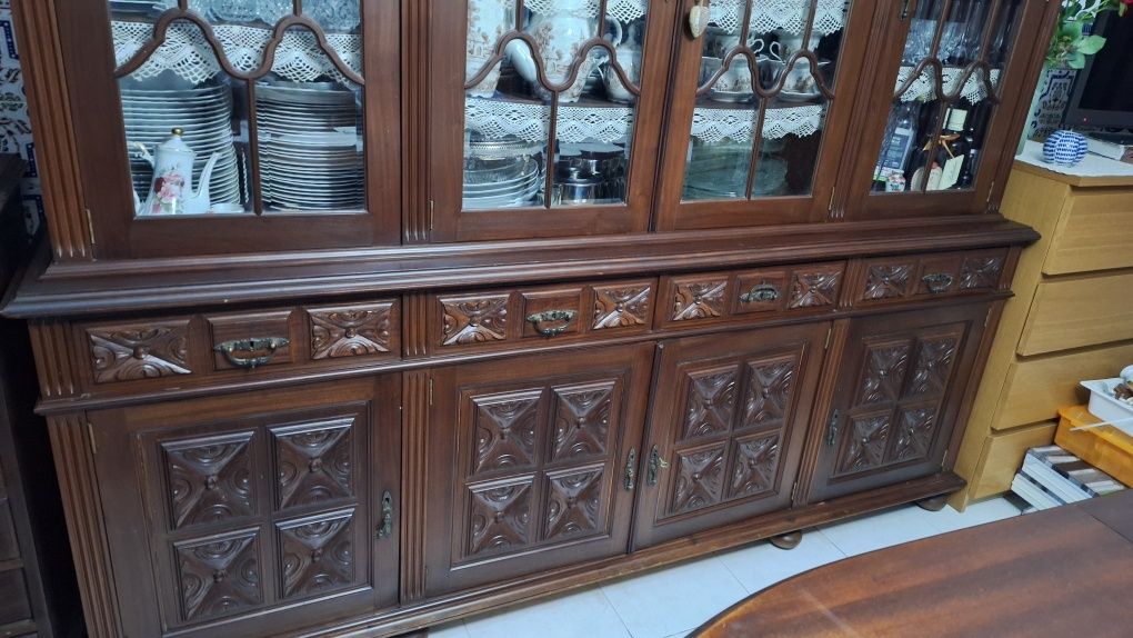Mobília de sala com mesa