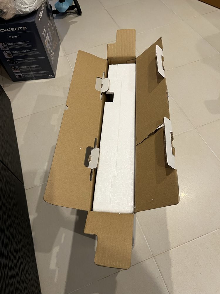 Monitor LCD novo em caixa