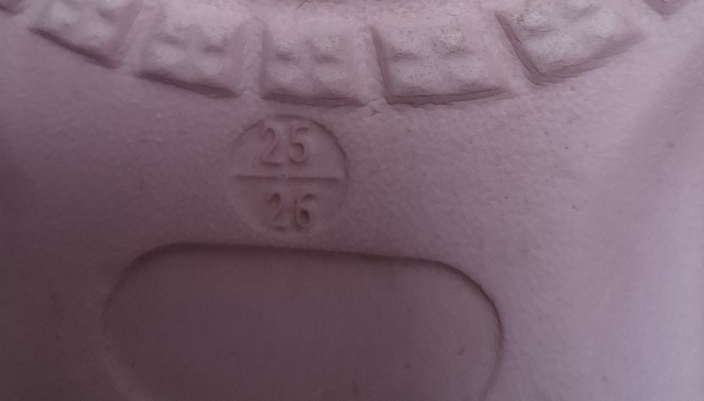 Chodaki dla dziewczynki rozm.25/26. Stan Bdb.