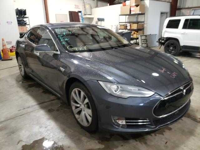 TESLA MODEL S 85 2015 модельний, ціла, автопілот