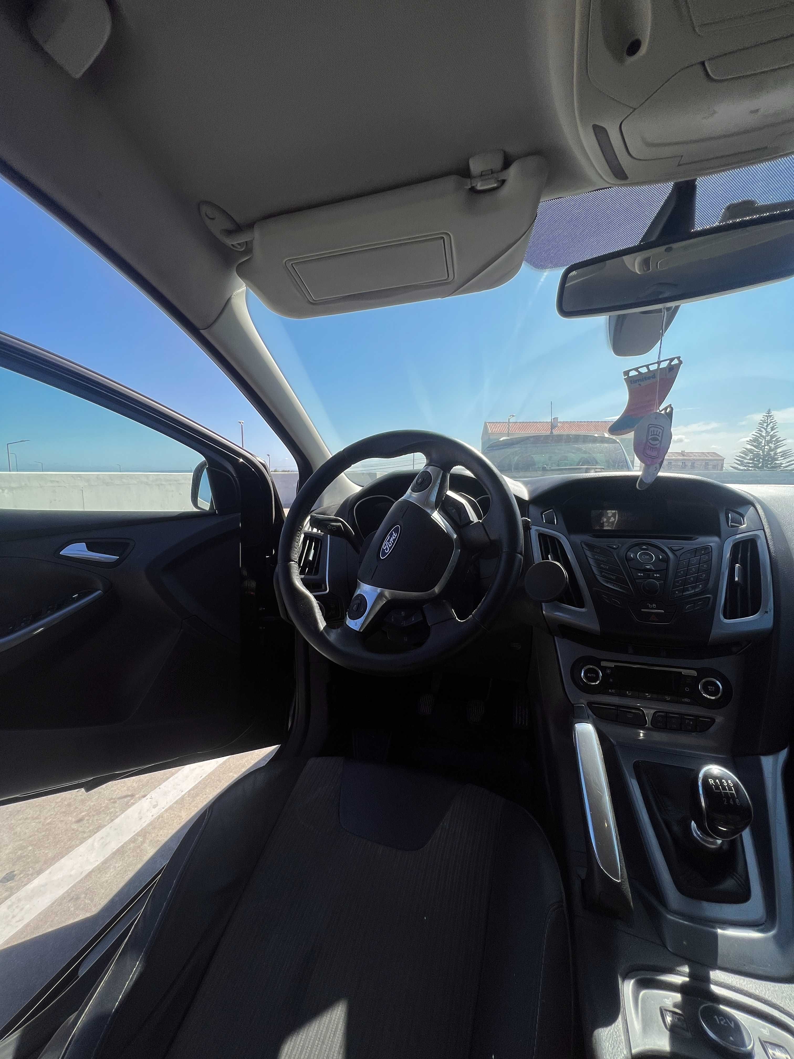 Ford Focus SW 1.6 Titanium 2011 – Full extras, económico e espaçoso