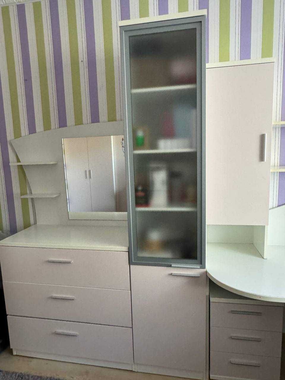 Меблі в дитячу кімнату/кабінет/спальню