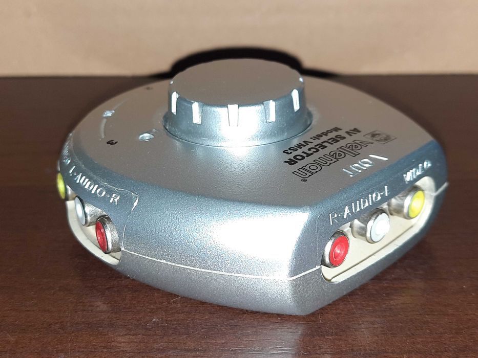 Selektor audio-video Velleman VMS3 | 3 wejścia RCA, 1 wyjście RCA