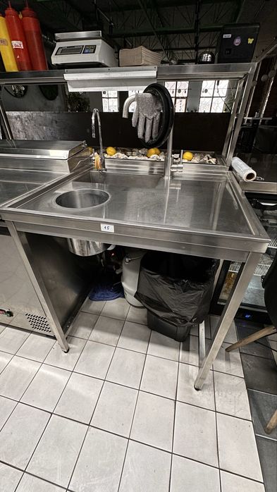 Стіл з нержавійки з мийкою та отвором для смітника
