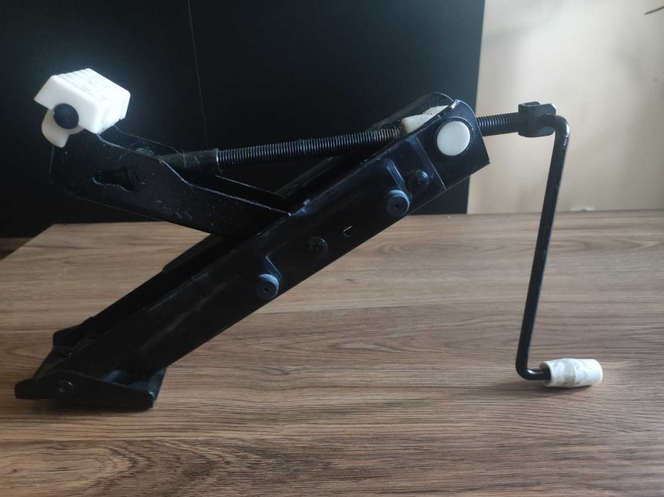 Lewarek samochodowy BMW 5 E39 + klucz 17