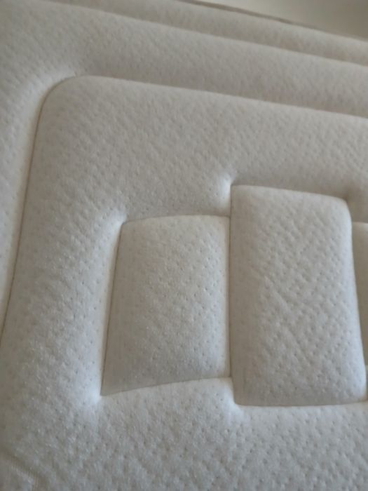 Colchao  seminovo mede 1.90 x1.40