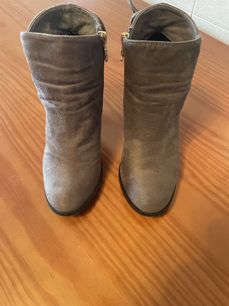 Botas numero 39, esrado novo
