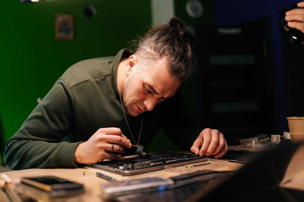 Ремонт моніторів, ноутбуків , телевізорів, Windows, чистка  від пилу